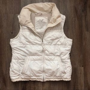 American Eagle White Zip Up Puffer Vest
